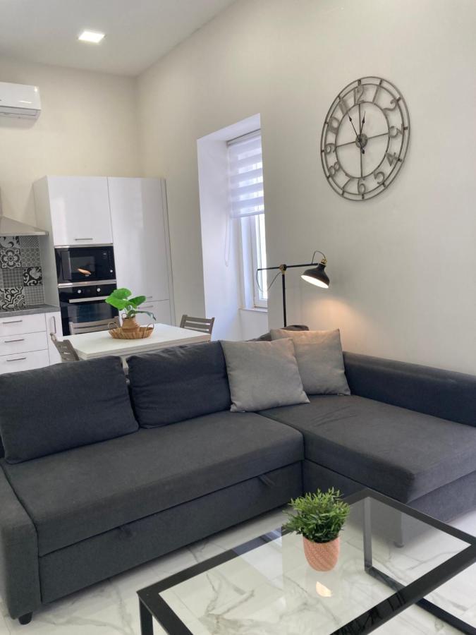 Charming Central Townhouse In Sliema By Assetflow Pro Apartment Bagian luar foto