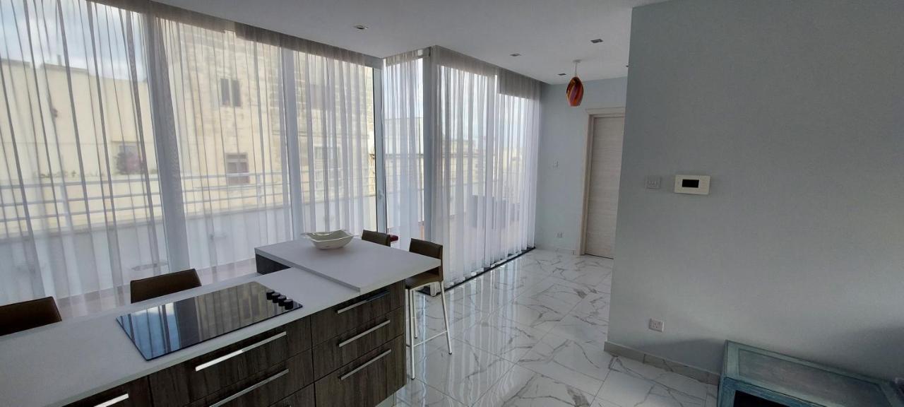 Charming Central Townhouse In Sliema By Assetflow Pro Apartment Bagian luar foto