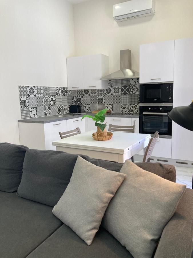 Charming Central Townhouse In Sliema By Assetflow Pro Apartment Bagian luar foto